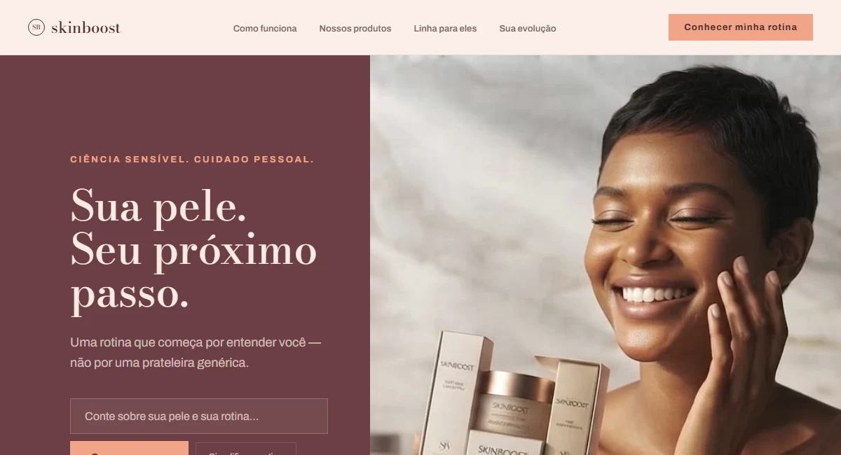 Página inicial do exercício SkinBoost: painel marrom-avermelhado com o título 'Sua pele. Seu próximo passo.' ao lado da foto de uma mulher aplicando produto no rosto.