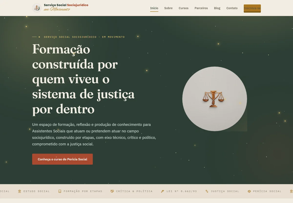 Página inicial do site Serviço Social Sociojurídico em Movimento: fundo verde-pinho, título em serifa e uma balança dourada.